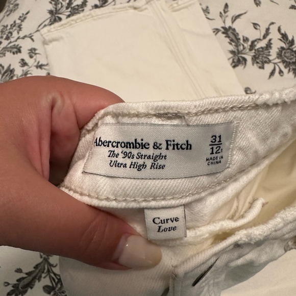 Abercrombie 90s Straight Ultra High Rise White Jeans - Picture 4 of 4